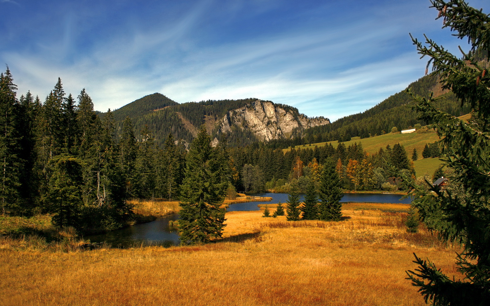 拜仁利用边后卫内收创造中路重叠优势,效力过拜仁的边后卫