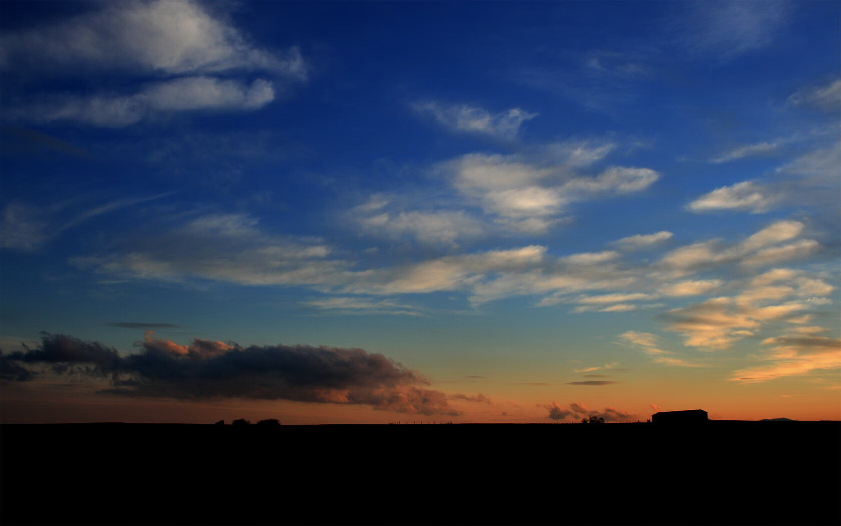 足球场边设立战术评述观摩区试点运行,足球场地设施